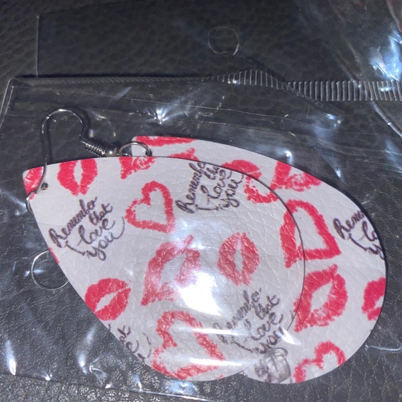 Earrings - Picture 1 of 4